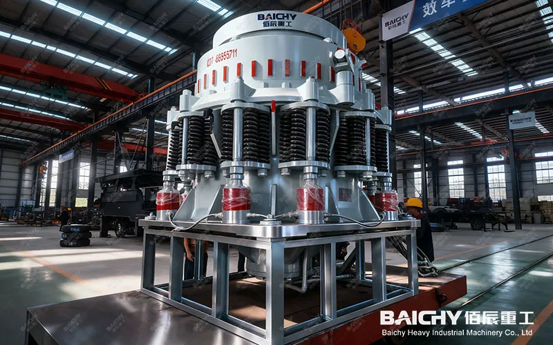 Конусная дробилка Symons  В этой статье будут систематизированы типы и функциональные характеристики основных изнашиваемых деталей конусной дробилки Symons, подробно проанализированы ключевые факторы, влияющие на срок службы изнашиваемых деталей, приведены практические методы ежедневной идентификации и технического обслуживания, а также профессиональные рекомендации по выбору изнашиваемых деталей, которые помогут вам добиться эффективной и стабильной работы оборудования.